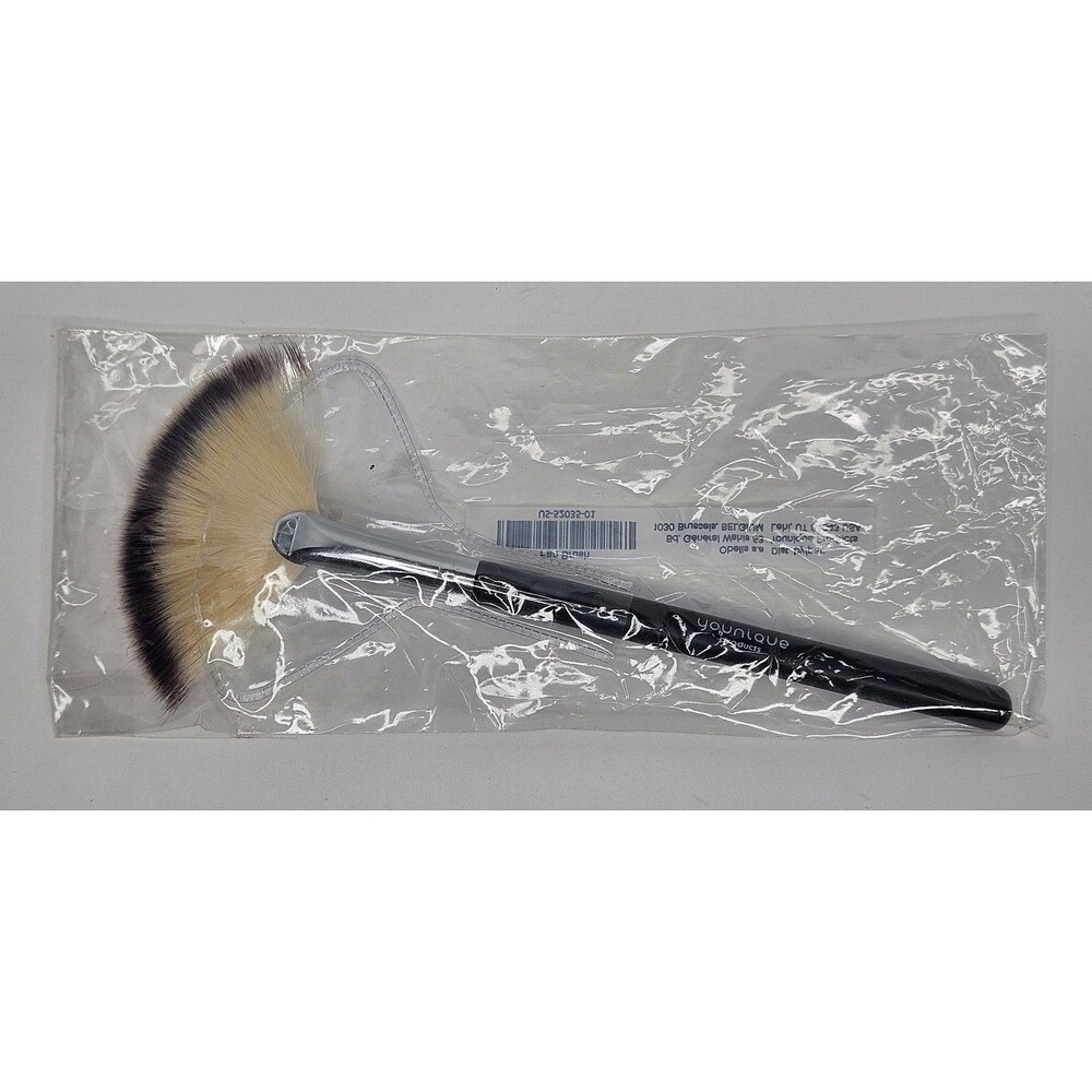 Younique Fan Brush New Sealed